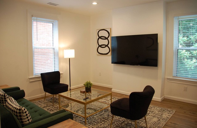 PGH Delight - 4B/3B, ALL NEW w/ Free Street Parking, Perfect for family vacation