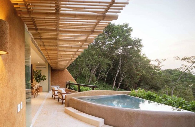 PH Luxury Villa just steps from Playa la Ropa