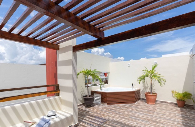 Phenomenal 2 PH in 1 | 6BR | Private Jacuzzi | Terrific Facilities & GYM | 2 Rooftops | Security