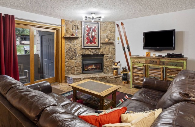 Phoenix 207 2 Bedroom Condo by Redawning