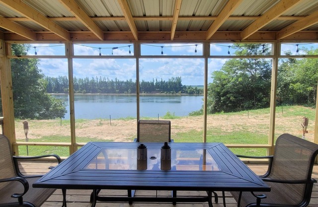 Pickwick- Screened Patio ON Tennessee River 7th Nt FREE- Dogs Allowed