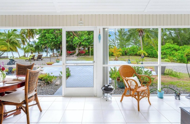 Piece of Mine Blue: Beach Cottage on 200-feet of Shoreline w/ Screened Porch, Snorkeling + Hammocks
