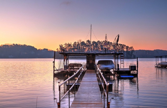 Muelle 39 en el lago Lanier. # 1 Alquiler clasificado en Gainesville!