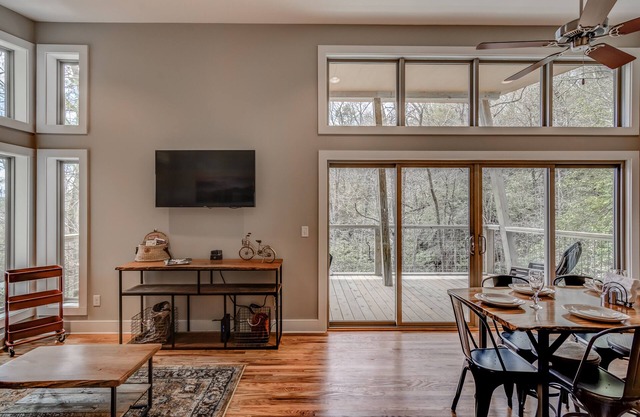 PILOT COVE 1 BR Cabin - ¡Lujo moderno con naturaleza!