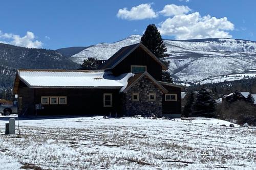Pine Croft on the Rio Grande