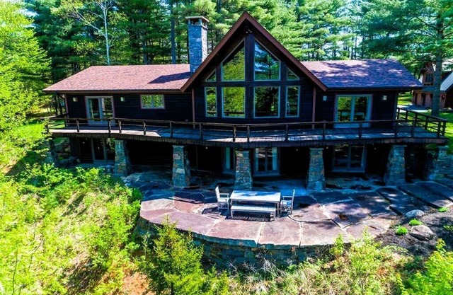 Pine Haven Retreat overlooking Whiteface-privacy, amenities & views. Sleeps 8-12