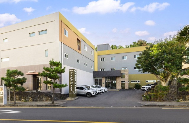PINEHILL HOTEL