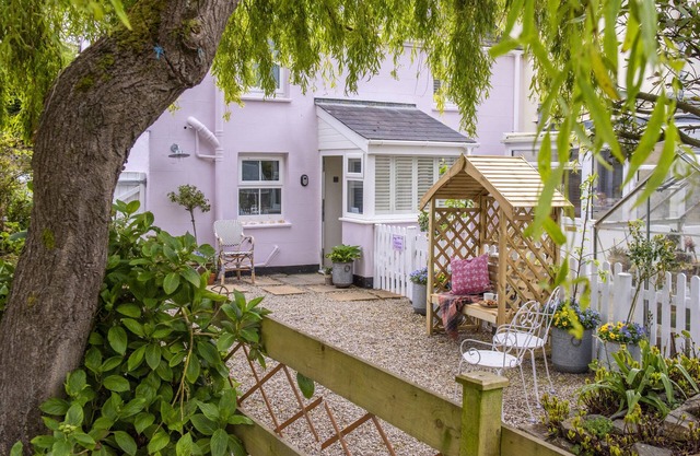 Pink Cottage is a charming and traditional cottage