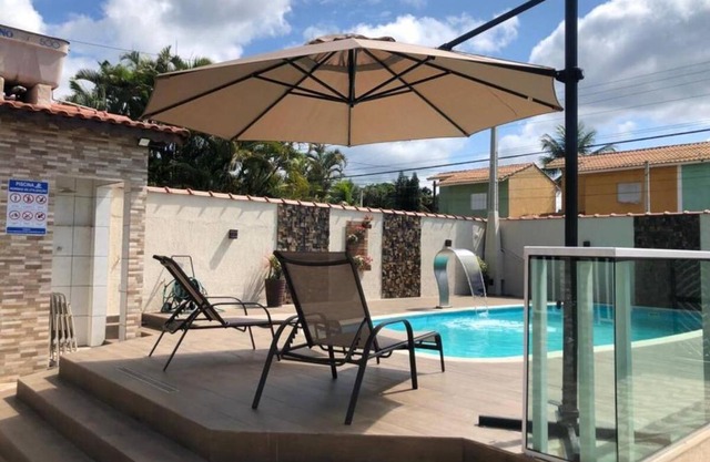 Piscina aquecida, 3 dorms ar condicionado, Cervejeira e Bilhar, a 500 metros do Mar