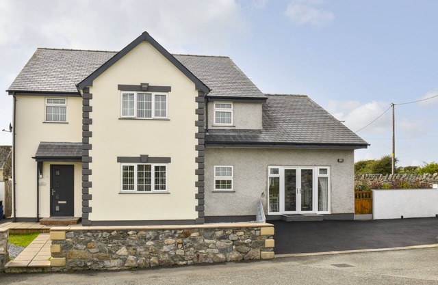 Plas Bach, ABERFFRAW