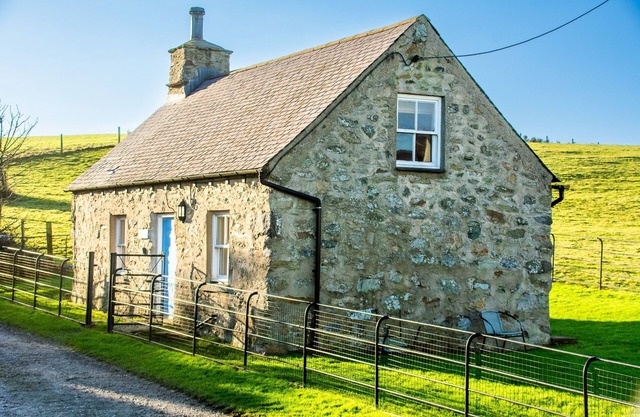 Plas Bach - sleeps 2 guests in 1 bedroom