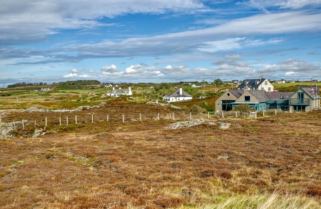 Plas Esgob - an on the beach that sleeps 8 guests in 4 bedrooms