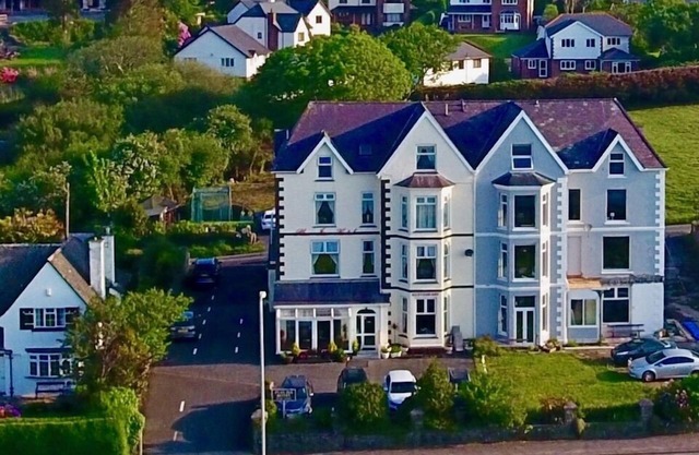 Plas Isa Hotel