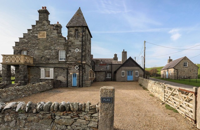 Plas, RHOSCOLYN