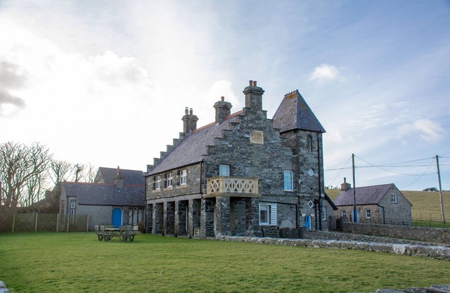 Plas - sleeps 10 guests in 5 bedrooms