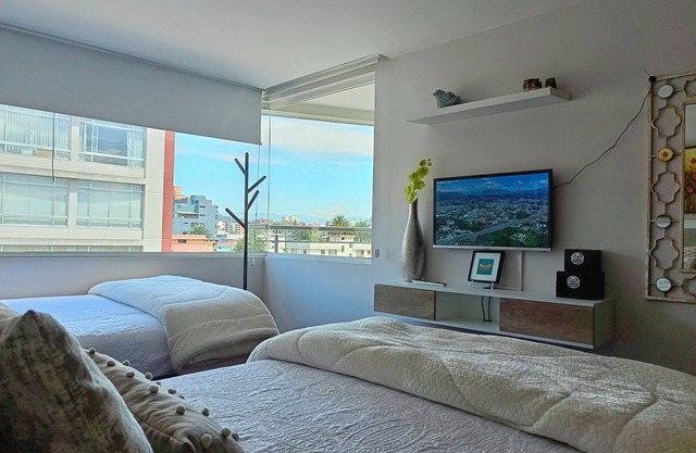 PLAZA FOCH Area - APARTMENTS with Balcony