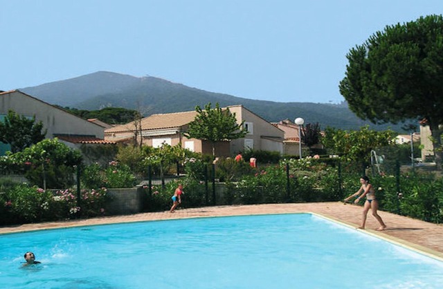 Vacaciones agradables con aire acondicionado VILLA-Veranda-jardín y acceso a la piscina-tenis