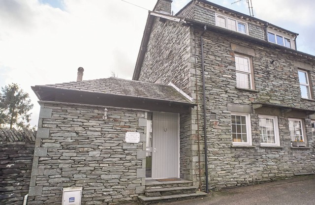 PLUMBLANDS, family friendly, with open fire in Chapel Stile