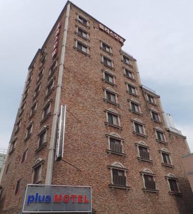 Plus Motel