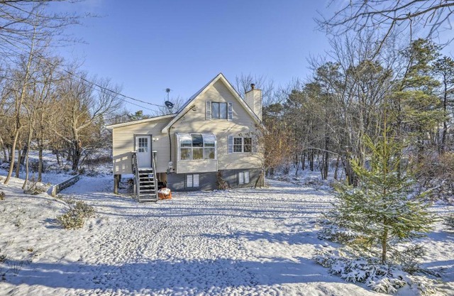 Pocono Mountains Home with Deck, Grill and Fireplace!