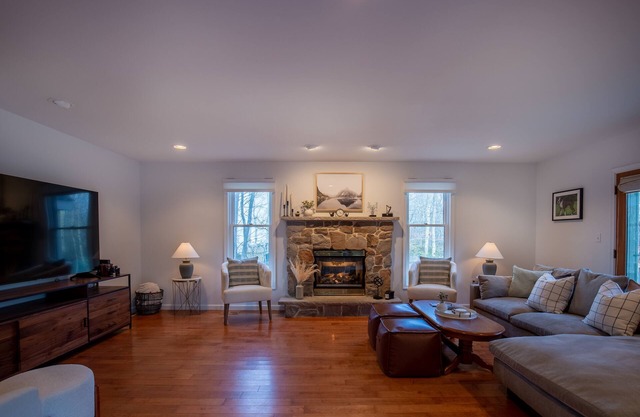 Pocono Mountains Resort Like Home, Peaceful, Relaxing, Close To All Amenities