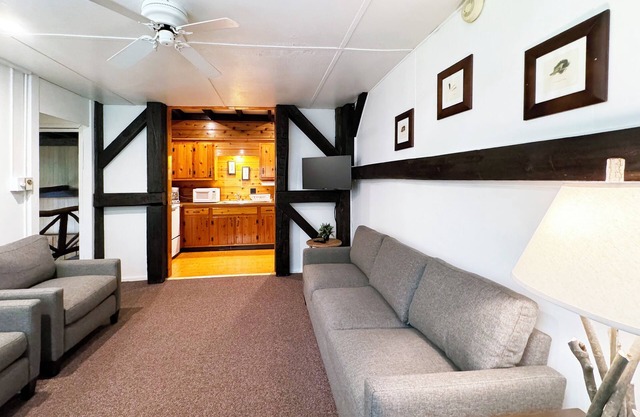 Poconos Rustic 1BR in the Poconos on Private Resort