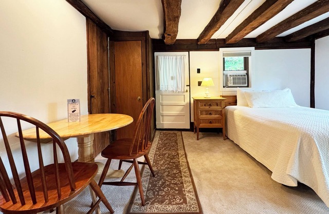 Poconos Rustic Studio Apartment in the Poconos on Private Resort
