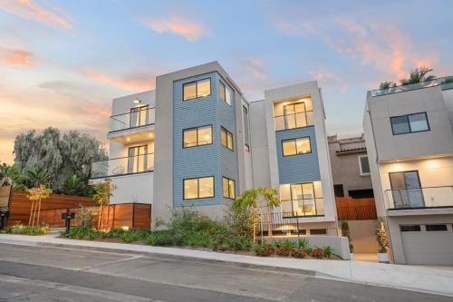 Point View Luxe by AvantStay 5BR Coastal Stay w En-suites Kitchen