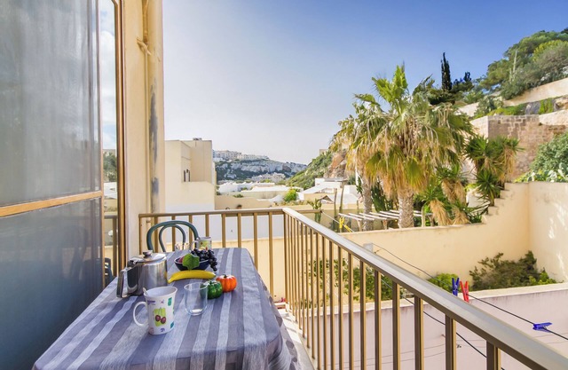 Pool and Sea, charming Merill Apart 5, Mellieha, Malta