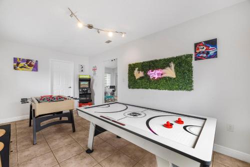 Pool House Escape w Massage Chair Game Room Wi-Fi