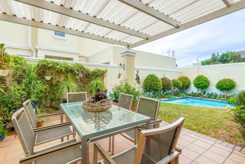 Pool Secure Complex Lower Constantia