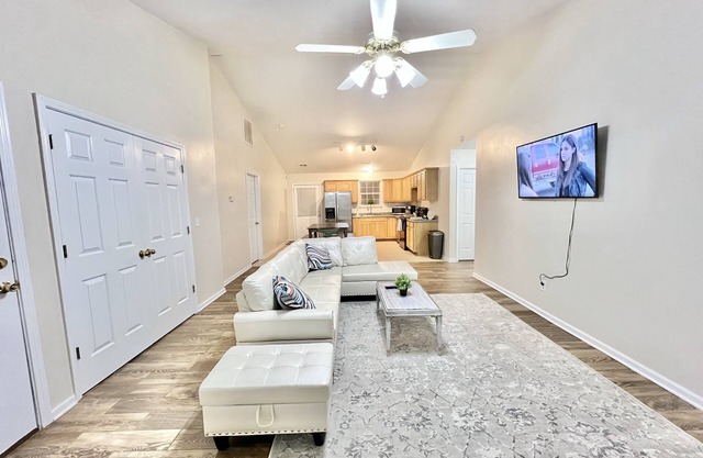 Portifino 3Br King suite in Boiling Springs