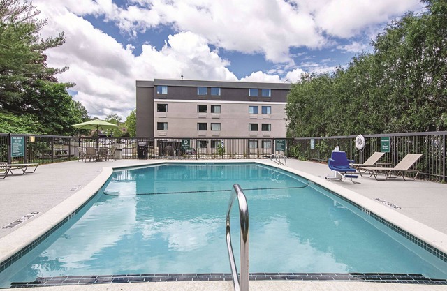 Portland Stay with Easy Access to Arts District & Complimentary Breakfast