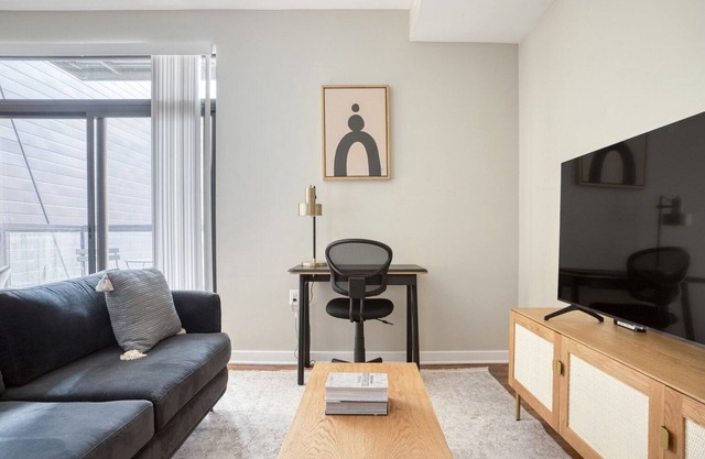 Premium Mt Vernon 1BR, w/ Gym, W/D & Roof Deck, near Metro, by Blueground