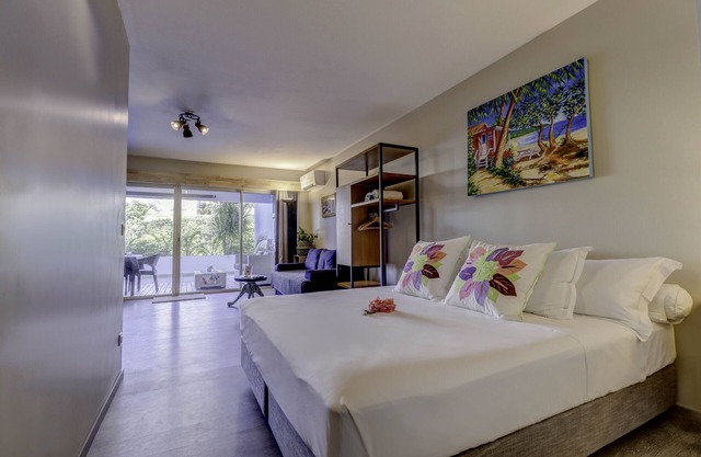 Premium Studio, Nearby Airport, Fast Wifi & Pool