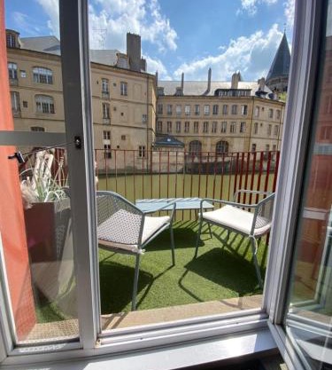 Prestige Romantique "Comme a Venise" avec terrasse sur la Moselle en plein centre historique du quartier des îles de Metz - parking inclus - CHANGEMENT DE GESTIONNAIRE