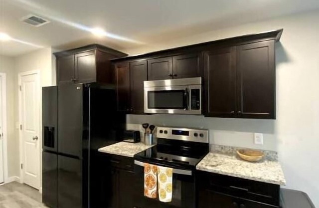 Pretty Home in Warner Robins for Mid to Long Stays