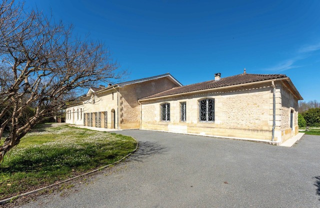 Pretty property in the countryside 20 minutes from Bordeaux