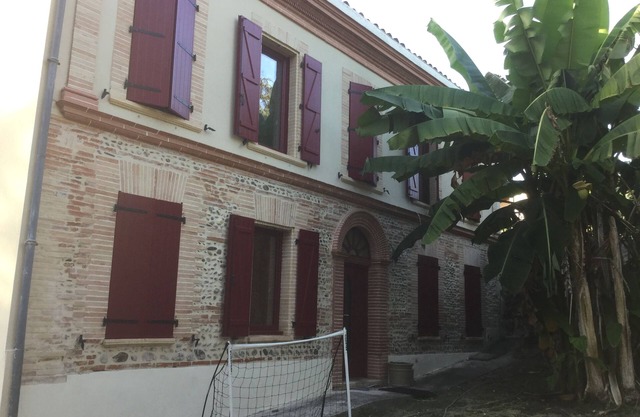 Bastante toulousaine lleno de encanto protegido de miradas indiscretas. Bienvenido 🤗.