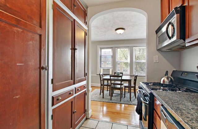 Bright & Cozy 1BR Apartment