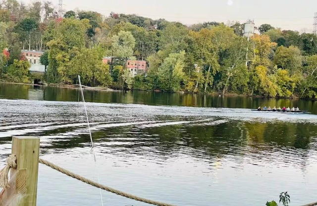 Prime Location /Easy Parking/ Kayaks/ River