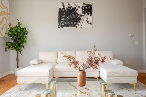 Prime Luxury NY Balcony Wood Burning Fire Place!