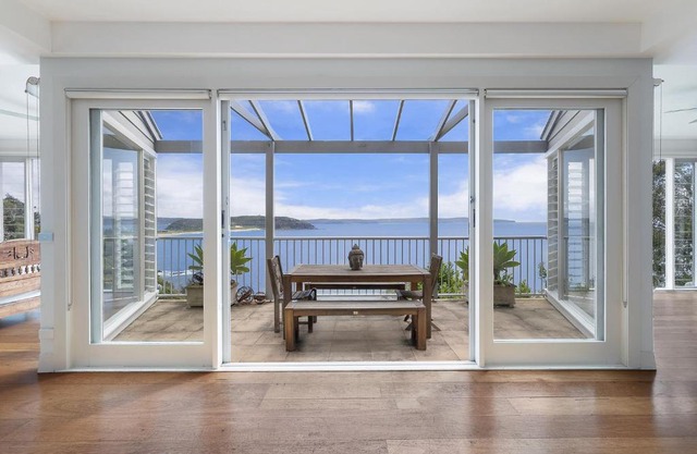 Pristine 4-Bed with Outdoor Terrace Ocean Views
