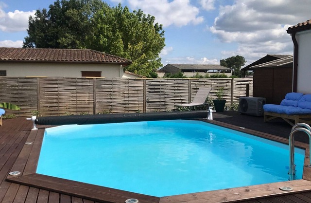 Acogedora habitación en casa de familia con piscina, cerca de Saint-Emilion.