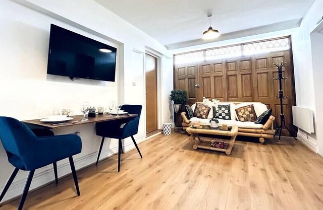 Private 1 Bed - 18 min to Central