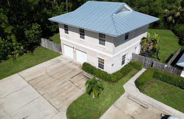 Alquiler privado de temporada de 3 dormitorios y 2 baños en Tropical Oasis en Stuart FL