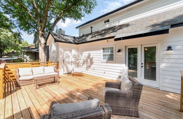Private and quiet house with a large back deck!