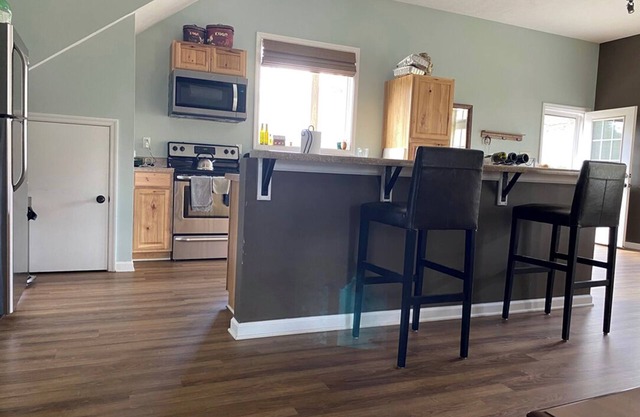 Private apartment on horse farm with community amenities available.