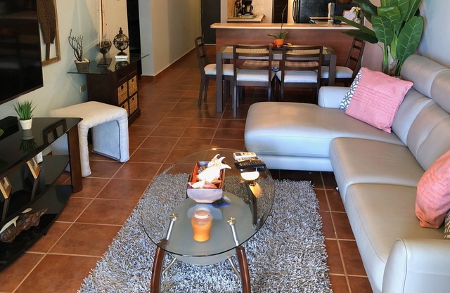 Balcón privado con vistas impresionantes, WiFi, aire acondicionado completo, piscina, playa, golf