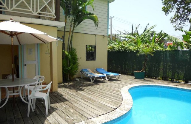 Private bedroom in guesthouse, steps from largest supermarket in Sosua